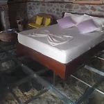 Nuci's Glass Floor * Tushemisht