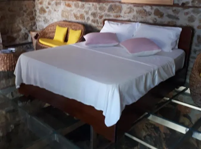 Nuci's Glass Floor Apartman