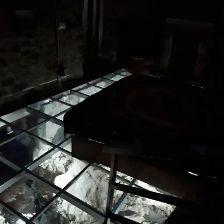 Nuci's Glass Floor Διαμέρισμα Tushemisht